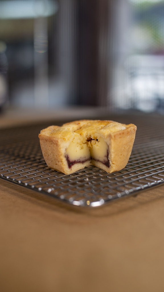 Pastelito vasco relleno de mermelada de mora 